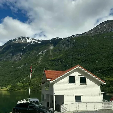Newly Built With Sauna By Oldevatnet * Olden