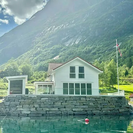 Newly Built With Sauna By Oldevatnet Olden